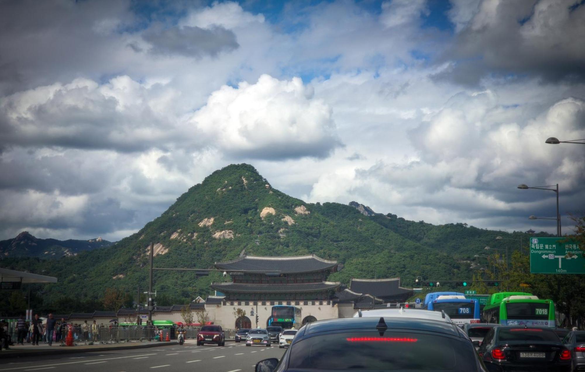 The Platinum Station - Free Parking, Transportation Hub, Station, Chungjeongro Station, Various Hot Places, High-rise View Pangsapuri