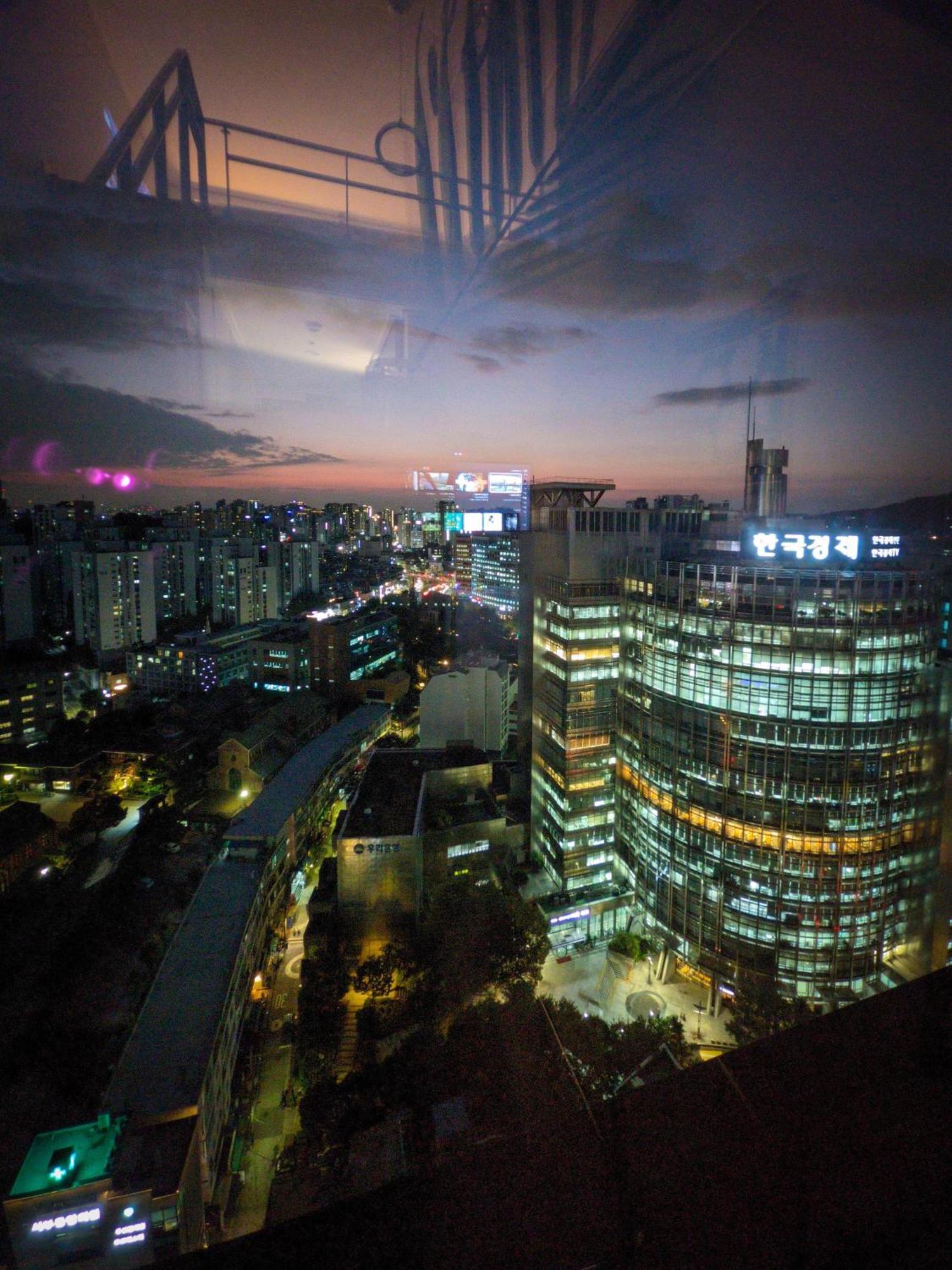 Pangsapuri The Platinum Station - Free Parking, Transportation Hub, Station, Chungjeongro Station, Various Hot Places, High-rise View Seoul