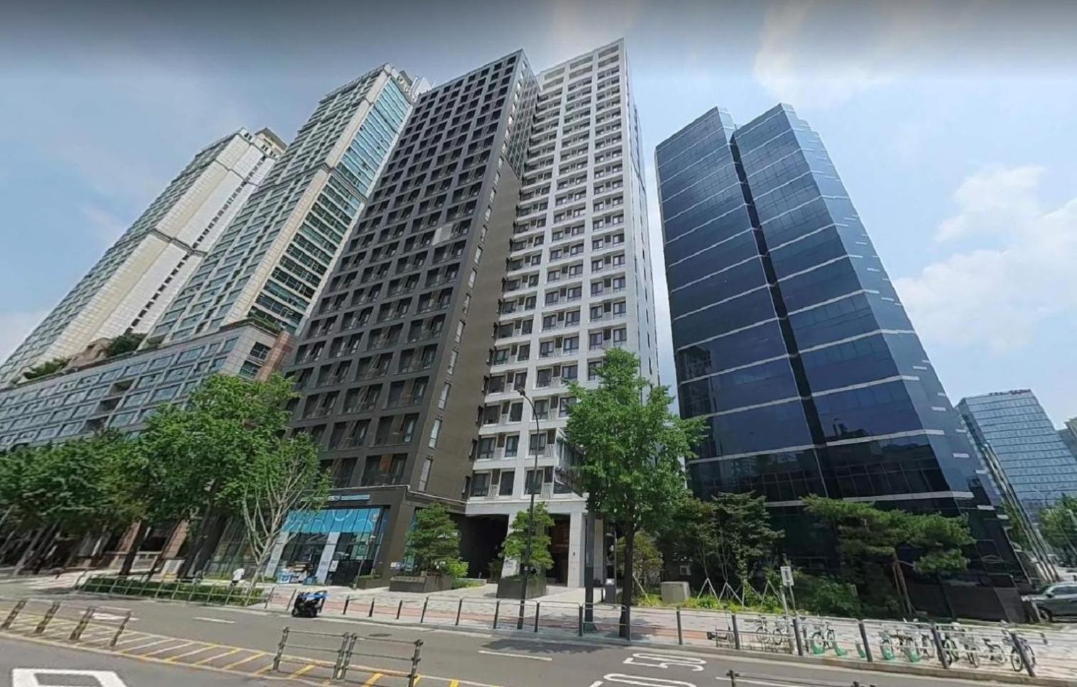 The Platinum Station - Free Parking, Transportation Hub, Station, Chungjeongro Station, Various Hot Places, High-rise View Pangsapuri